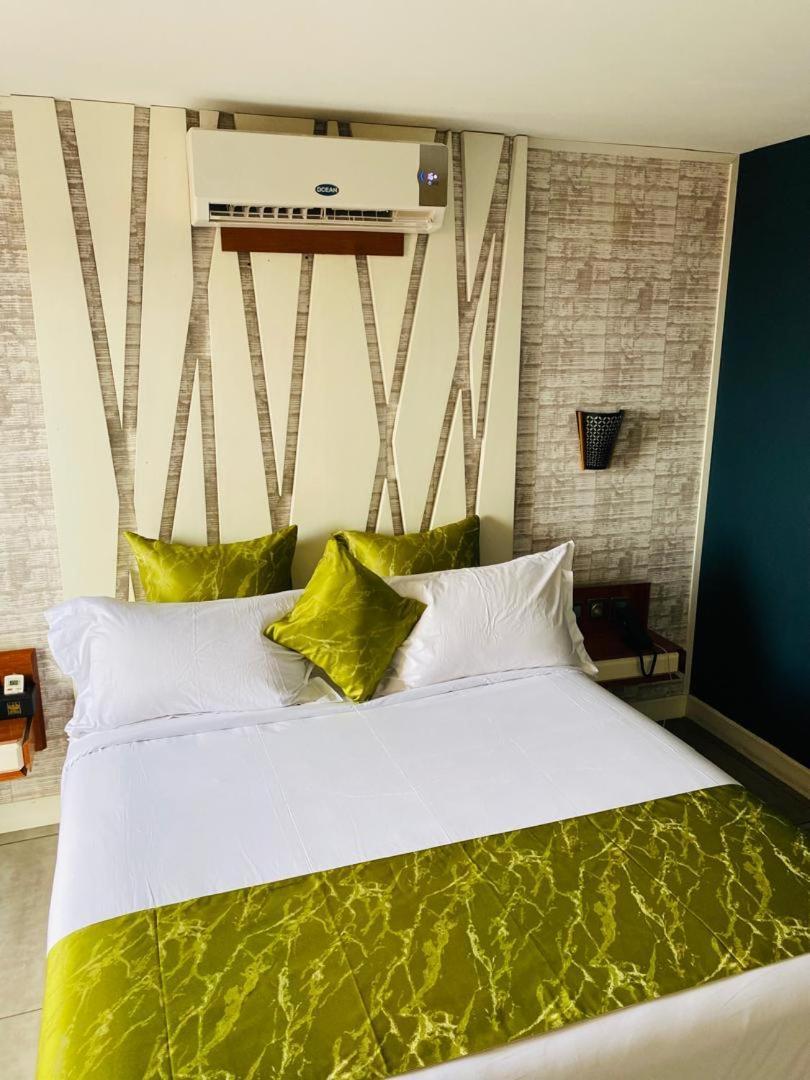 Boun'S Hotel Yaoundé Habitación foto